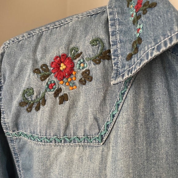 Tasha Polizzi Blue Embroidered Button Down Shirt , Bust 19” pit to pit - Picture 2 of 6